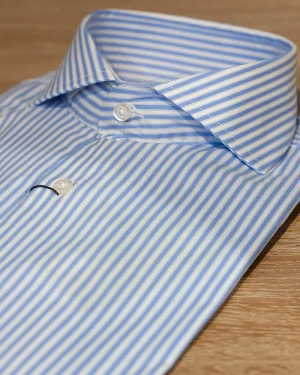 CAMISAS VESTIR RAYAS BLANCAS FONDO CELESTE