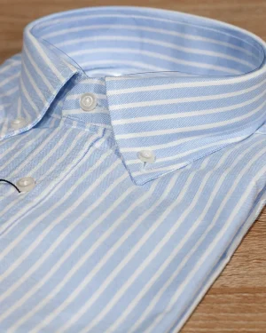 CAMISA OXFORD FONDO CELESTE Y RAYAS BLANCAS