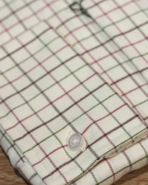 CAMISA VIYELA A CUADROS CON CUELLO CUTAWAY