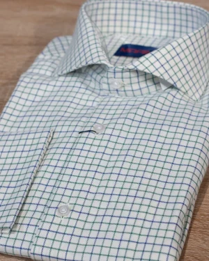 CAMISA VIYELA A CUADROS CON CUELLO CUTAWAY